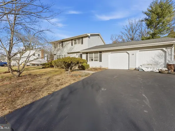10 Hawthorne Ln, East Windsor, NJ 08520
