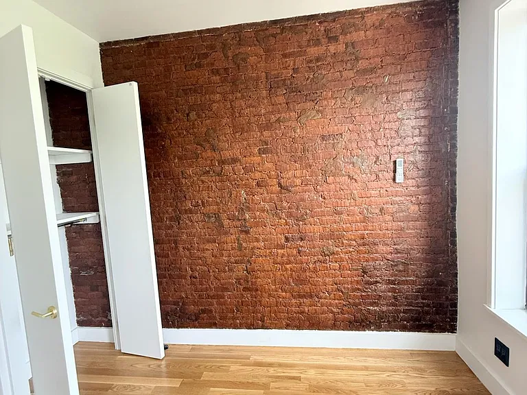 60-82 Catalpa Ave #2B — Photo 17