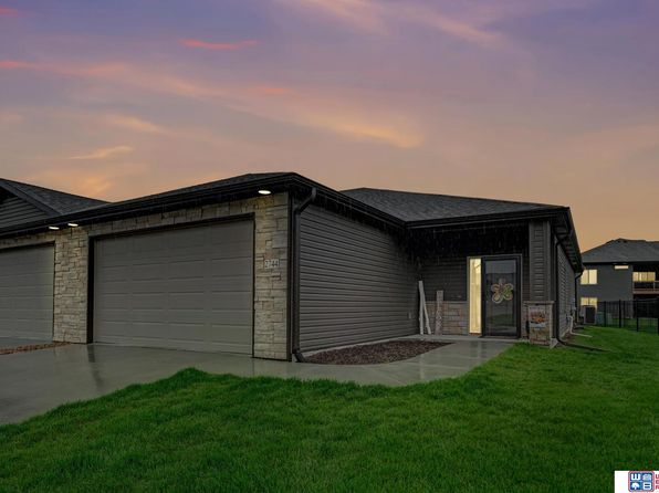 2744 Kings Corner Dr, Lincoln, NE 68516