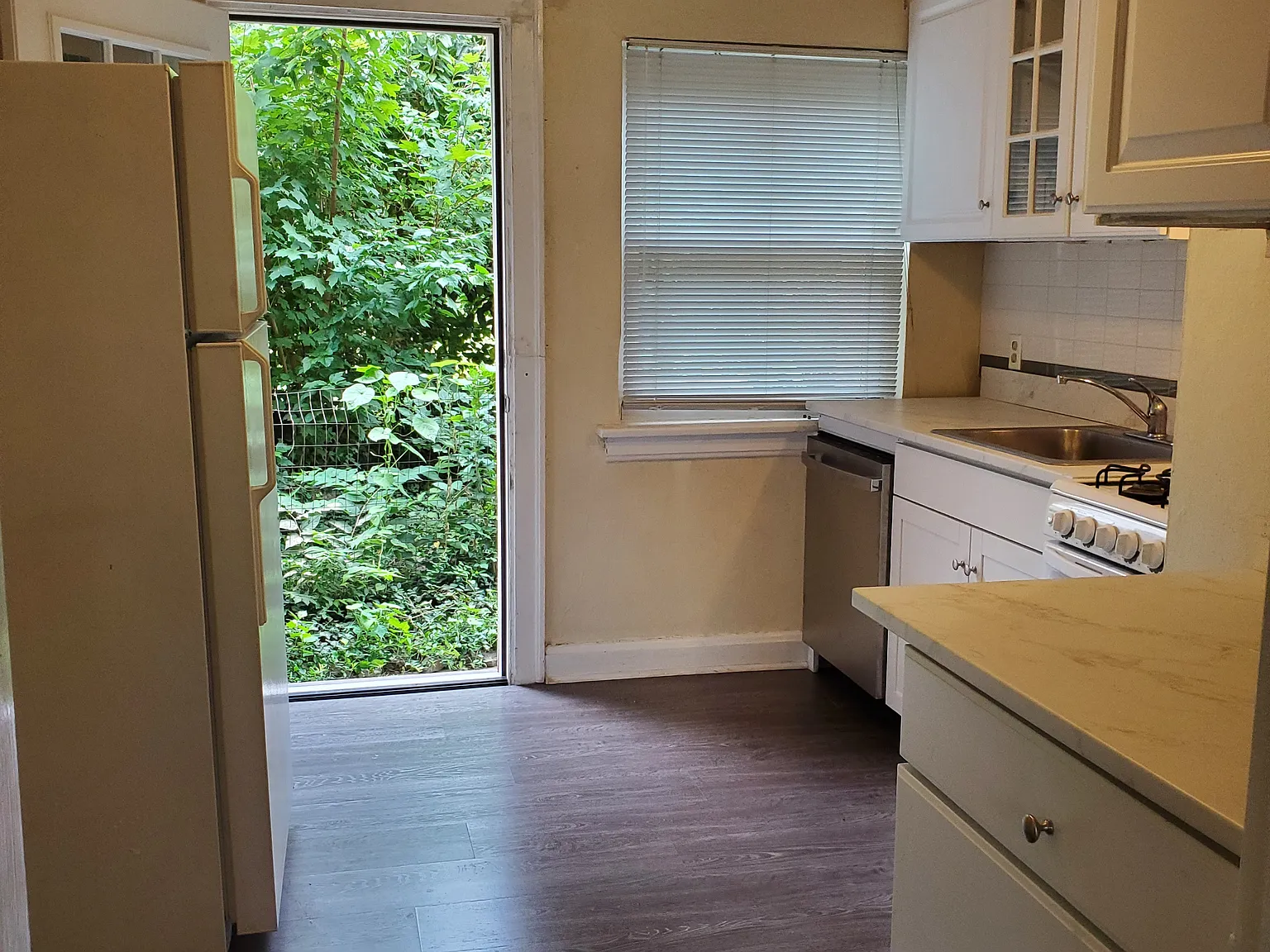 1 bed, 600 sqft, $1,100 — Photo 2