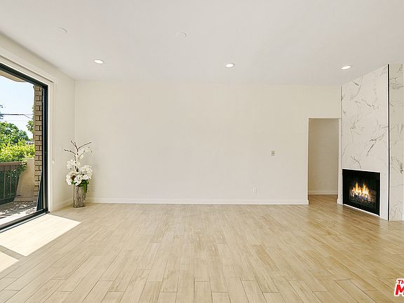 3rd image of 2175 S Beverly Glen Blvd APT 204