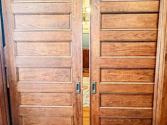 5th image of 704 Mabry St