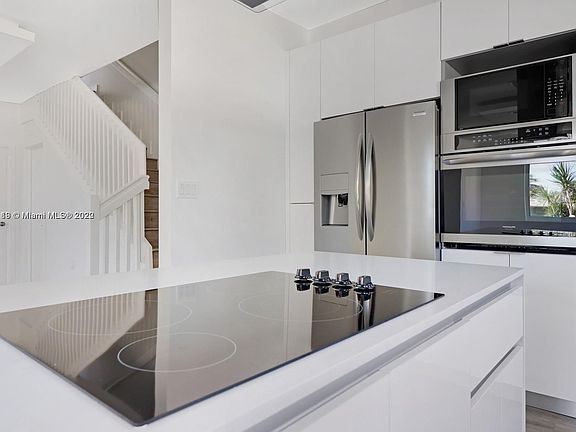 5th image of 1521 NE 110th St #1521