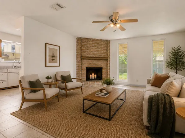 2106 N San Antonio Ave, Pearland, TX 77581