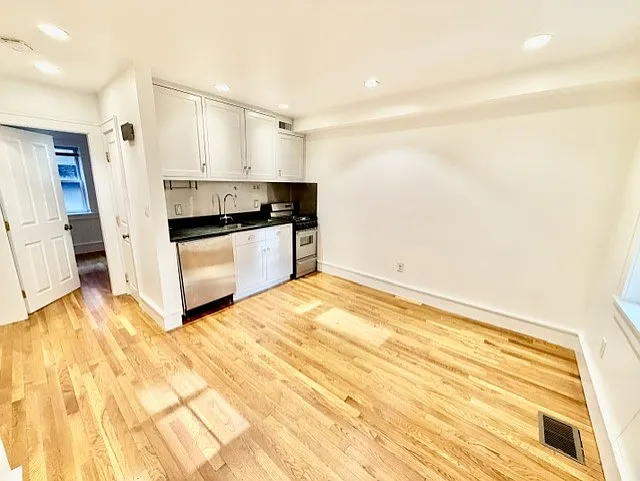 11 Thacher Ct #1 — Photo 16