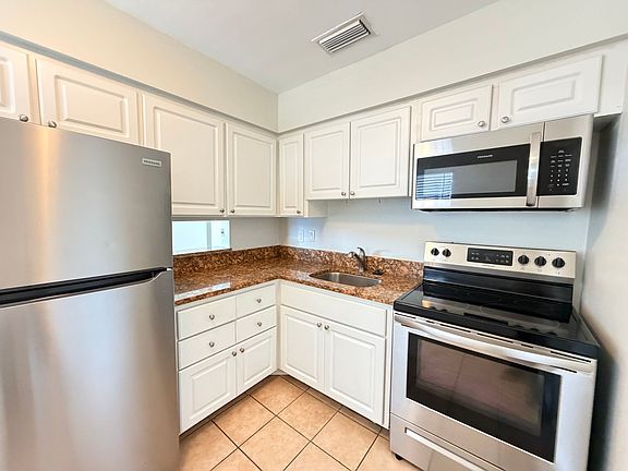 2nd image of 1010 5th St W #B-12