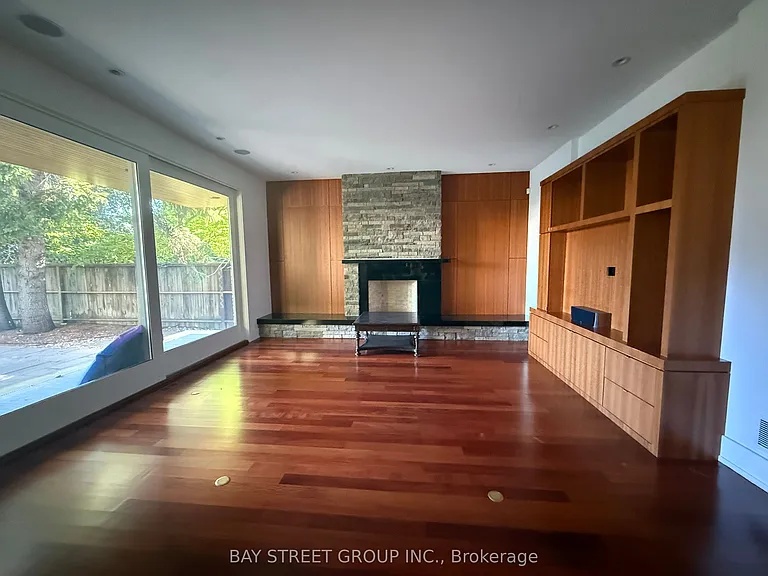158 Munro Blvd — Photo 2