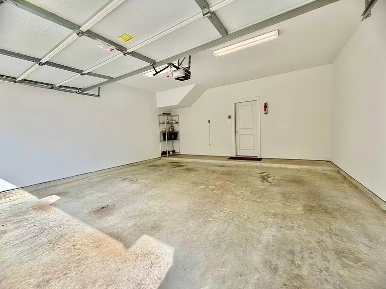 1254 N Post Oak Rd #B — Photo 21