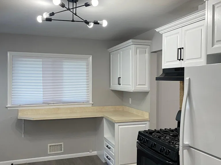 7 Castle Dr — Photo 6