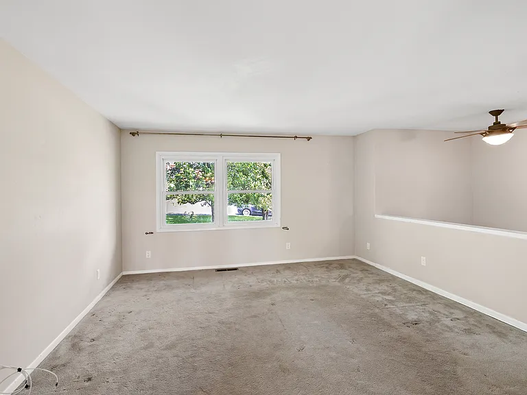 1140 Sunnyslope Dr — Photo 3