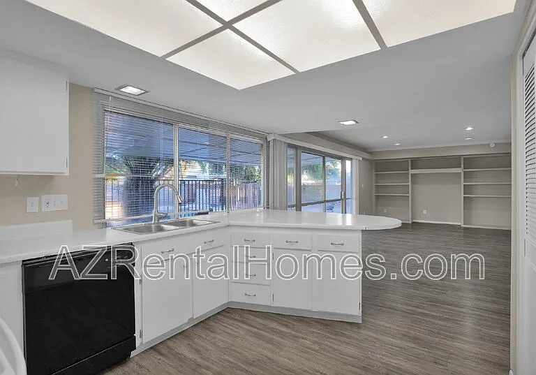 966 E La Jolla Dr — Photo 12