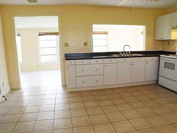Kitchen to family room