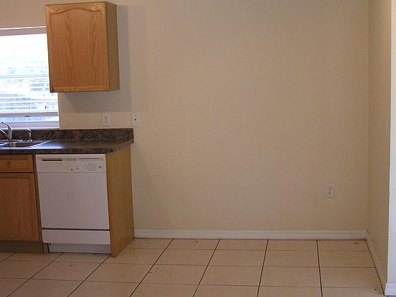 5th image of 627 E Orange Ave