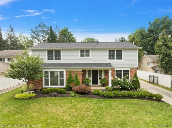 1345 Fairway Dr, Birmingham, MI 48009