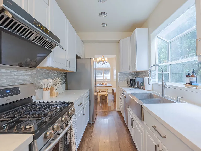 255 S California St — Photo 10