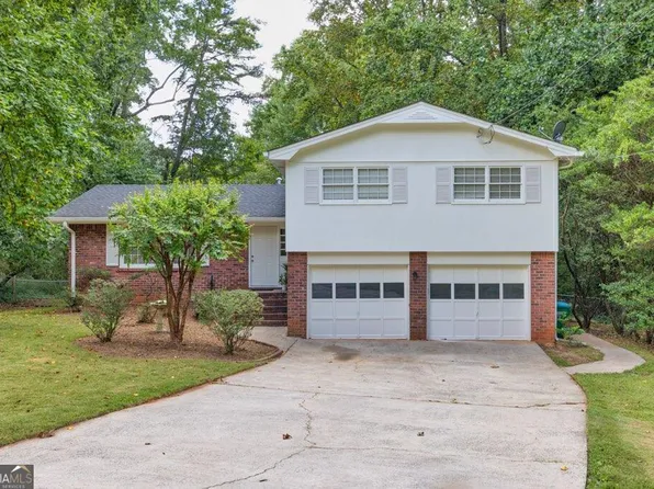 997 Crestwood Ct, Stone Mountain, GA 30087