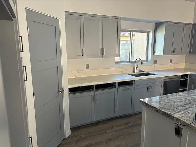 7760 Arrowhead Dr — Photo 3