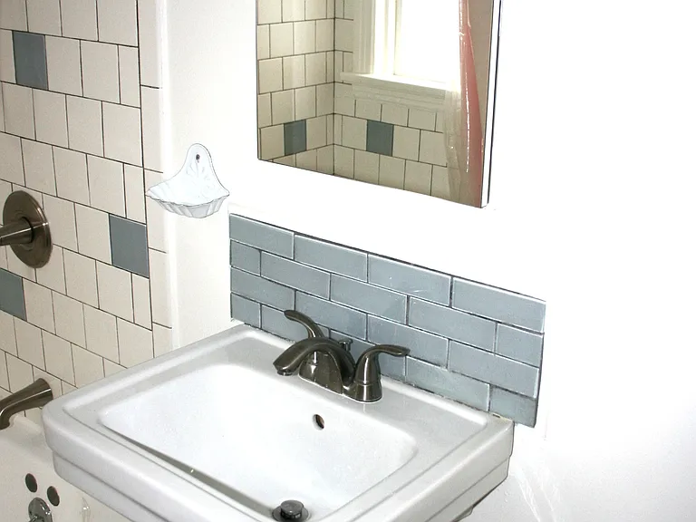 Tub/shower combination