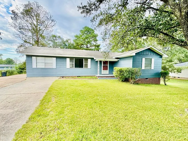 246 Marilyn Dr — Photo 1