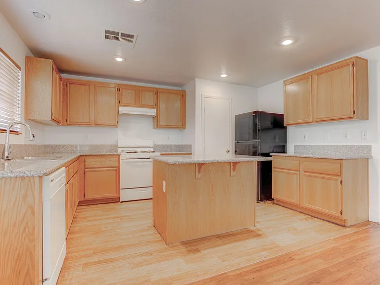 1195 Sweet Orange St — Photo 11