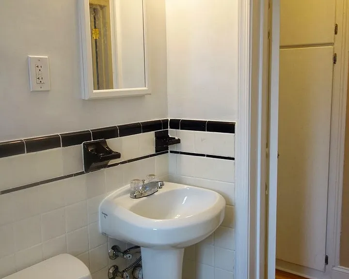 8105 Greenwood Ave — Photo 37
