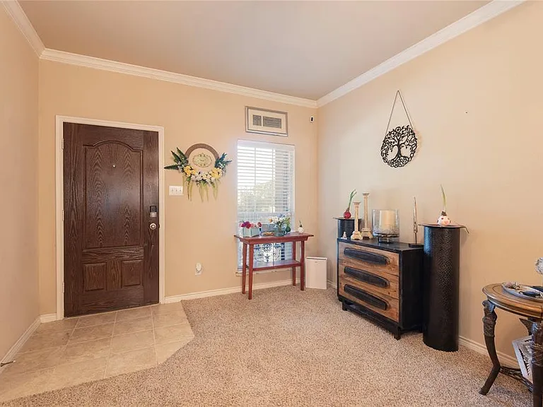 2133 Colby Ln — Photo 2