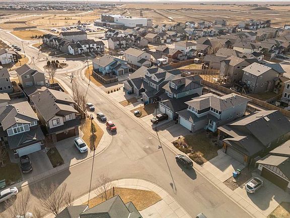 3rd image of 18 E Northlander Rd W