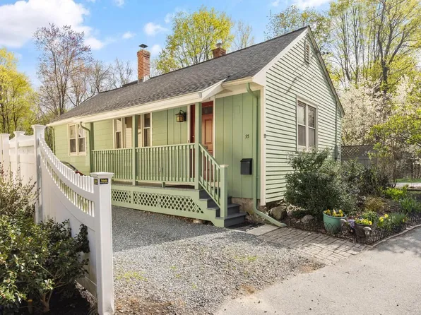 93 Woburn St, Lexington, MA 02420