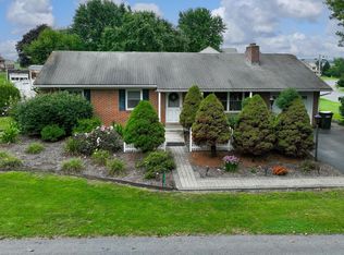 24 Pfautz Ave, Lititz, PA 17543