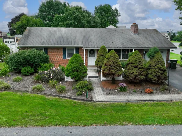 24 Pfautz Ave, Lititz, PA 17543