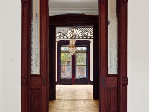 277 Jefferson Avenue image 4 of 15