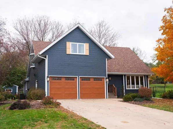 3013 Yorkshire Blvd, Charles City, IA 50616