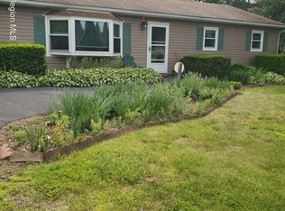 4 Robin Rd, Kinderhook, NY 12106