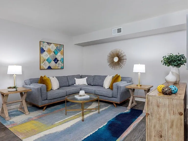 Manatee Bay Apartments — Photo 5