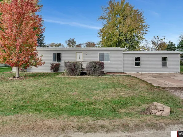 705 E Grove St, Sutton, NE 68979