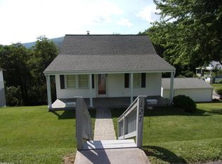 127 Spring St, Narrows, VA 24124