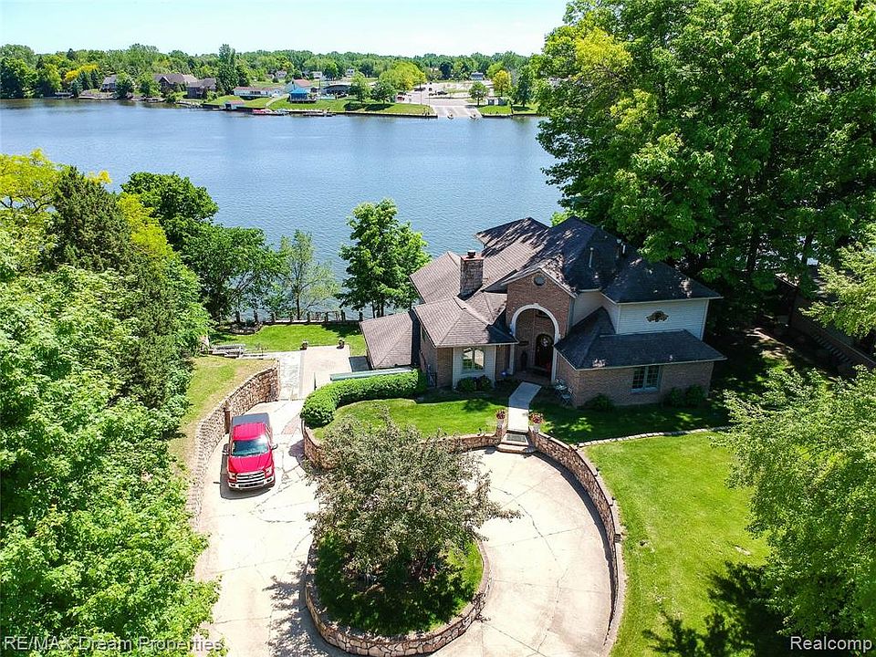 1st image of 44269 Harmony Ln