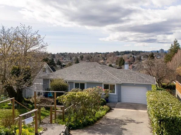 310 Windermere Pl, Victoria, BC V8S 3J3