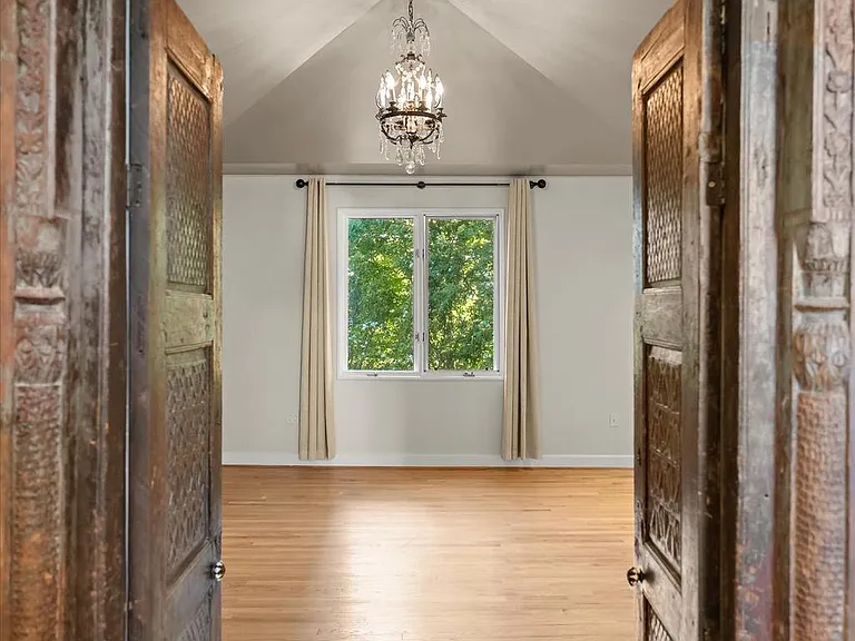 5104 Scarsdale Rd — Photo 32