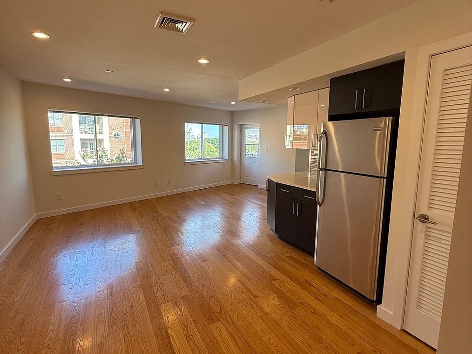 1st image of 2822 Astoria Blvd #4