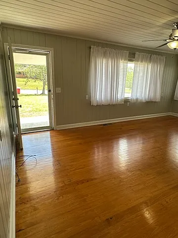 102 McCormick Ave — Photo 4
