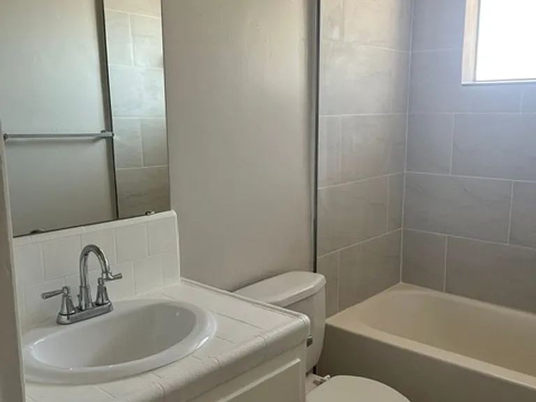 6400 Stockdale Hwy #1-4 — Photo 9