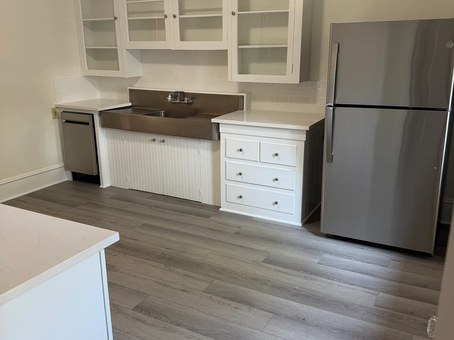 3 bed, 1.5 bath, 1302 sqft, $3,200 — Photo 3