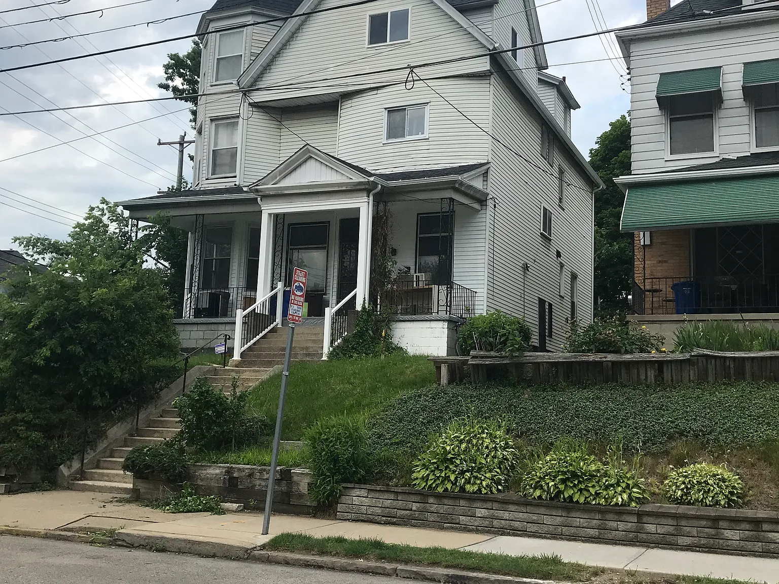 627 College St — Photo 1