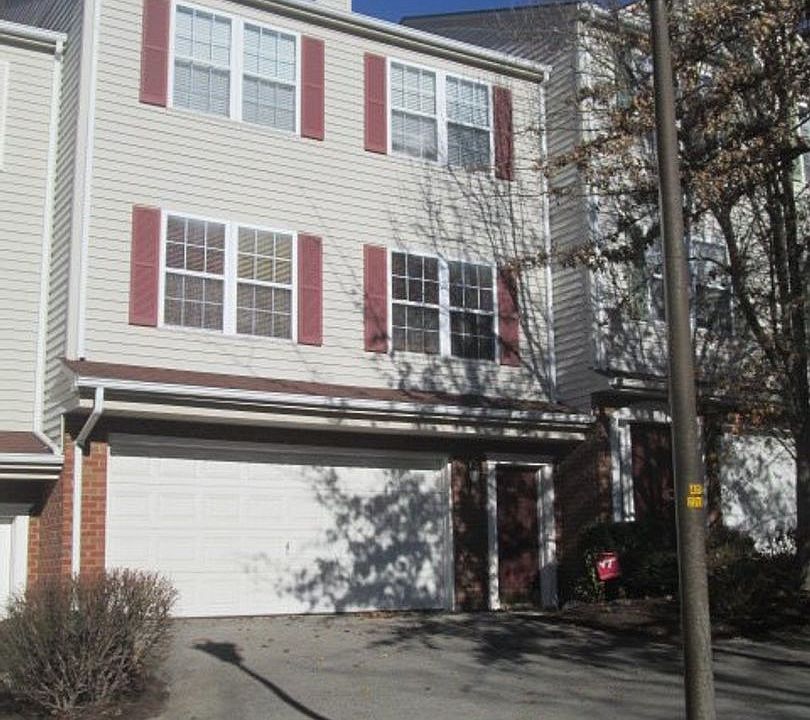 1st image of 305 Silver Leaf Dr