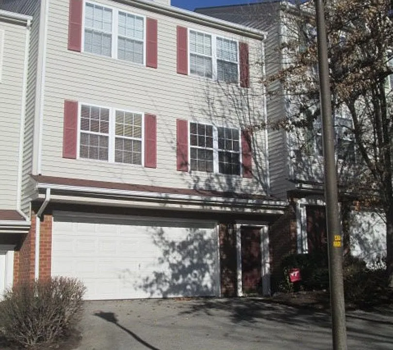 305 Silver Leaf Dr