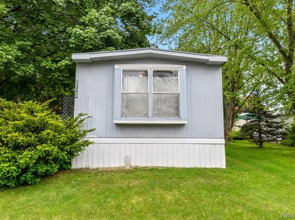 3723 Pinoak St, Clarkston, MI 48348