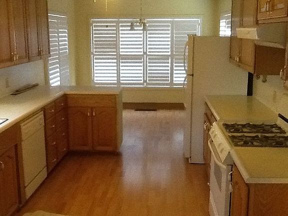 2nd image of 1131 W Mariposa Ave
