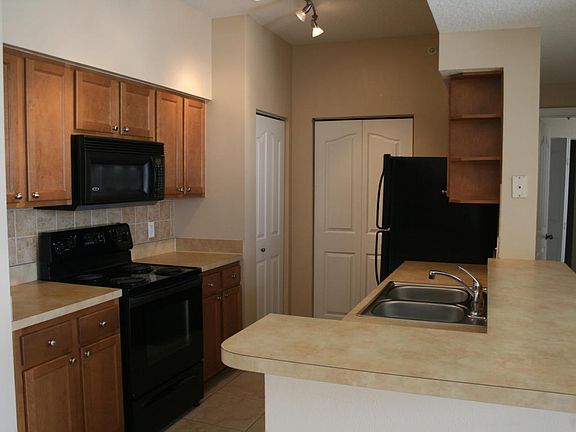 5th image of 7302 Myrtlewood Cir W #703