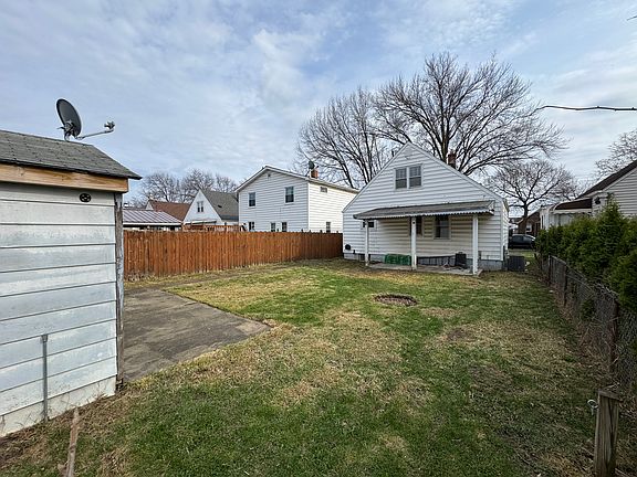 3rd image of 2468 Grand Ave